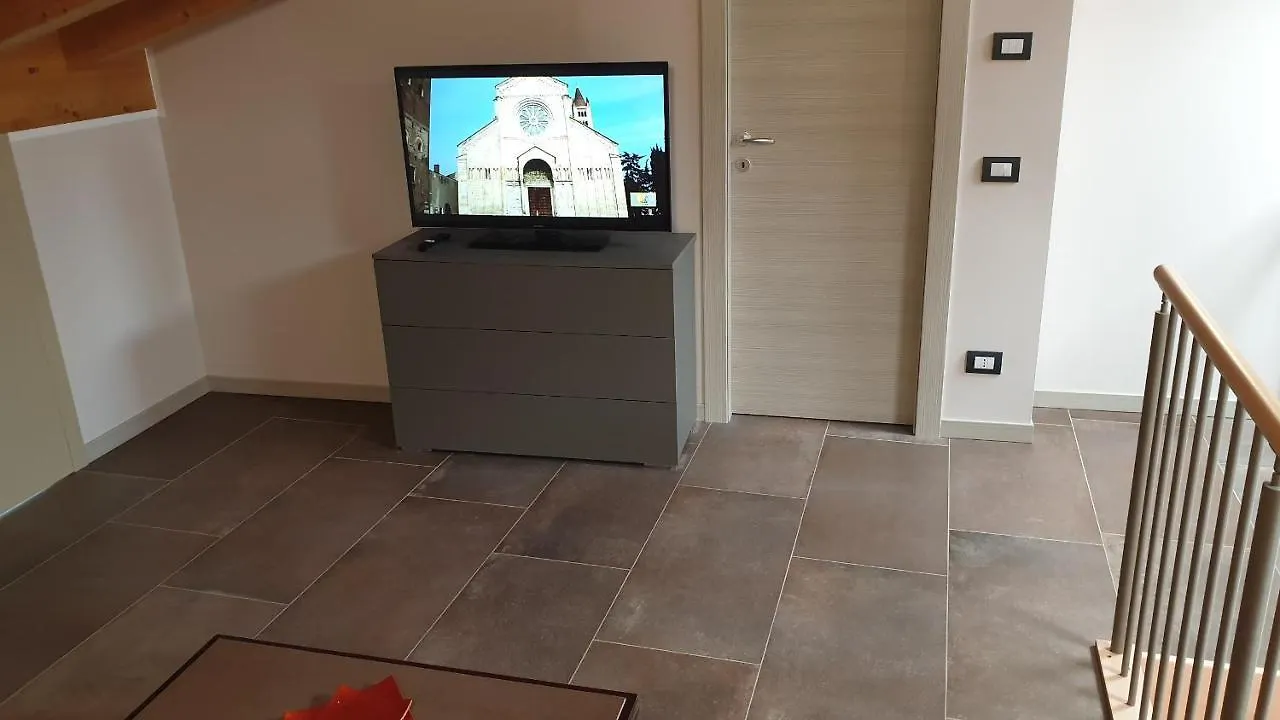 Apartment Dimora Rosso San Zeno - Wifi Veloce E Adatto Per Famiglie Verona Italy
