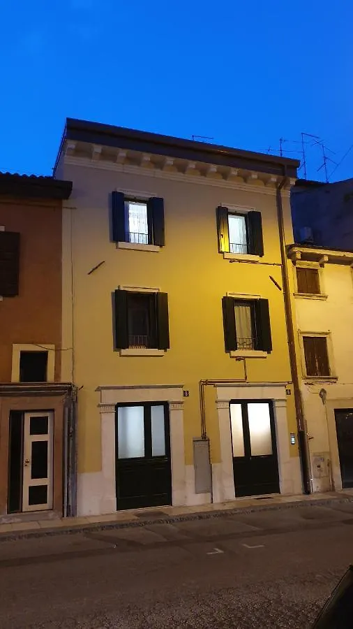Dimora Rosso San Zeno - Wifi Veloce E Adatto Per Famiglie Verona